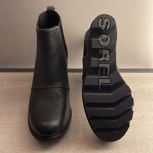 Joan of Arctic Wedge II Chelsea Boot in Black Leather, Waterproof - Women's 8